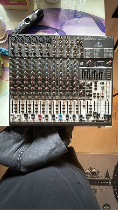 Behringer Xenyx 1832FX