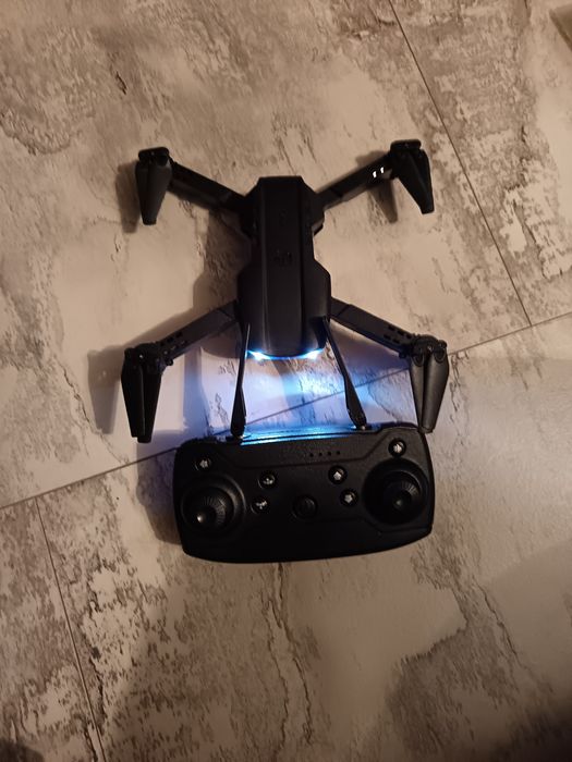 E99 DRONE foarte bună!