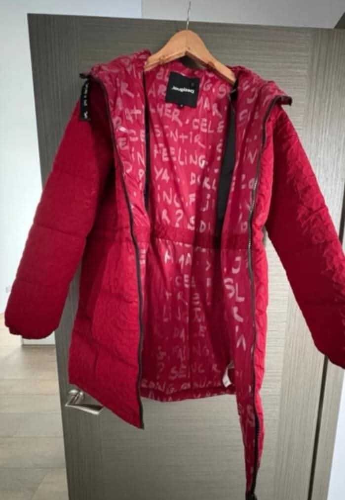 Високи кецове Patrizia Pepe, яке Desigual червен цвят