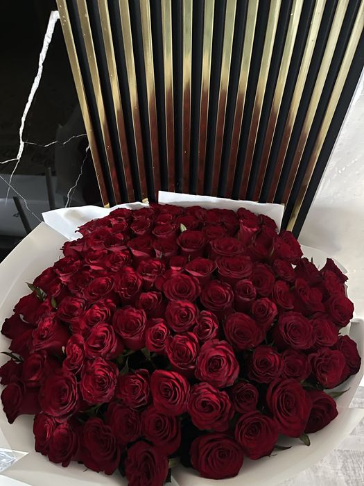 101 штук огромные красные розы