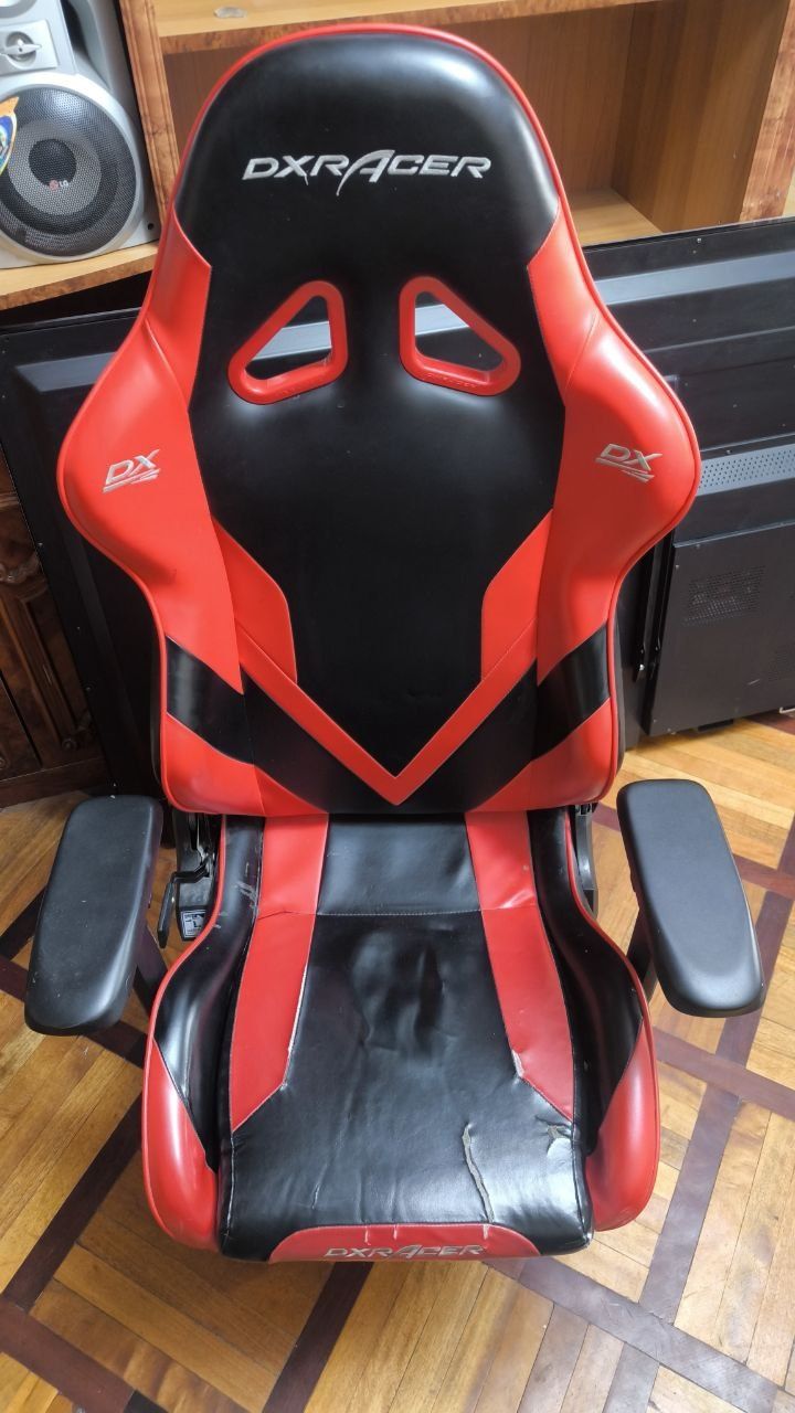 Кресло компьютерное DXRacer