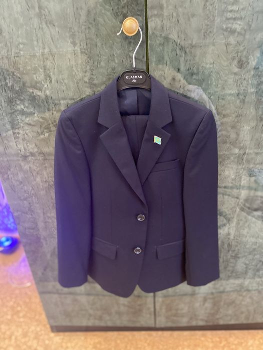 Продам фирменный костюм на мальчика!