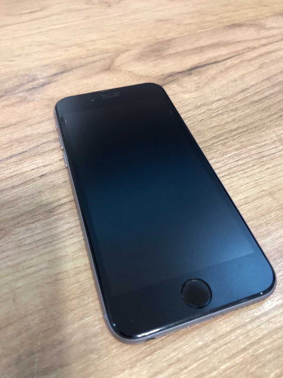 iPhone 6 в превосходном состоянии в коробке и подарком (чехол-книжка)