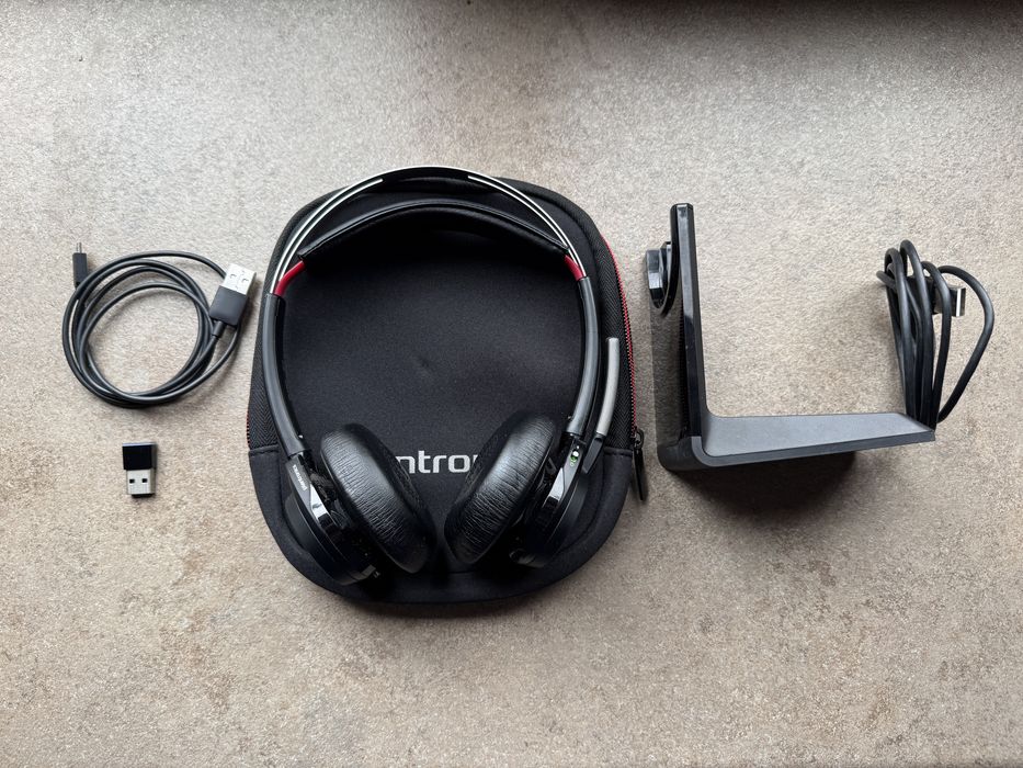 Продавам Plantronics voyager focus uc