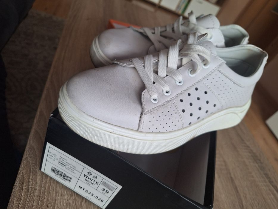 Бели кецове Тенденз