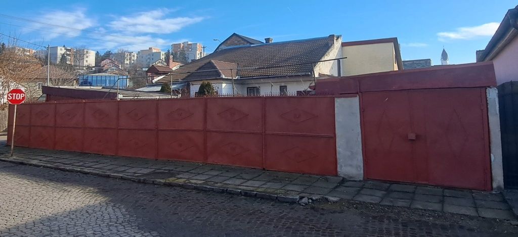 Casa cu curte și dependințe in zona centrala