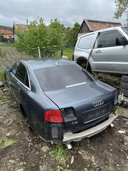 Dezmembrez audi a8 d3