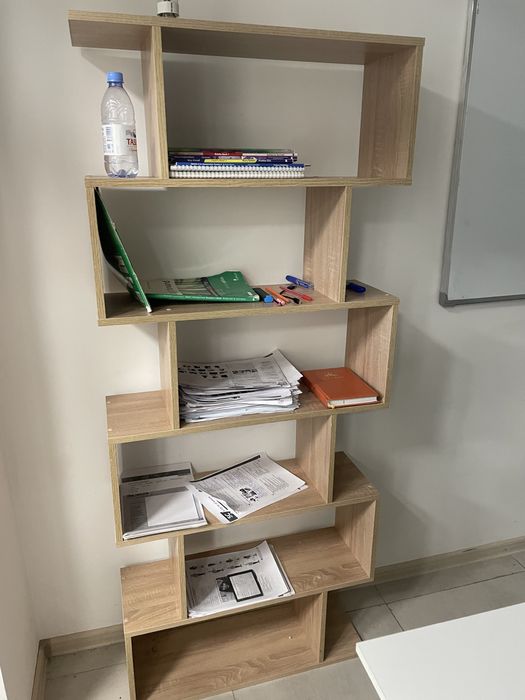 Продам парты, стулья, шкафы и микроволновку