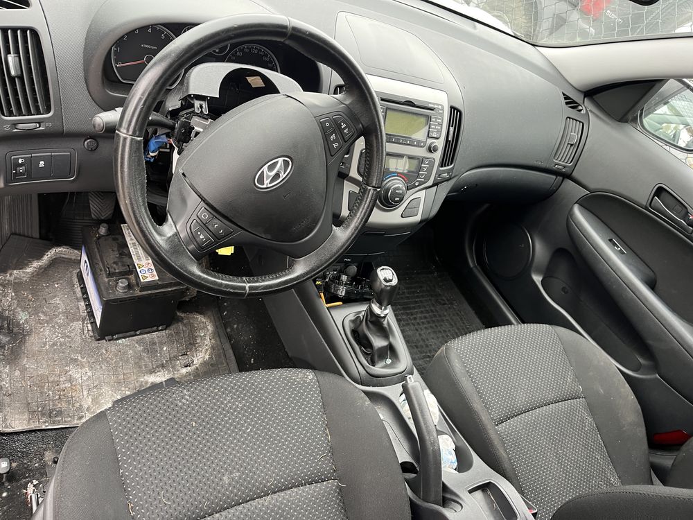 Hyundai i30 1.4 бензин 2011 за части