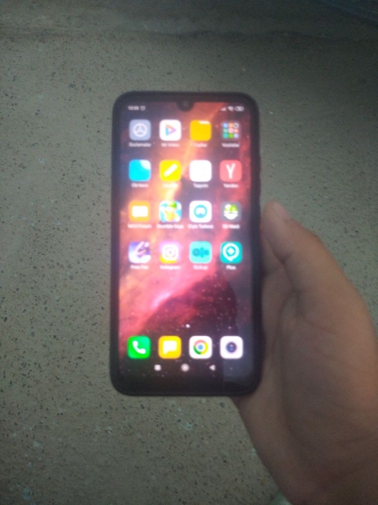 Redmi 7 sotiladi narxini kelishamiz 16