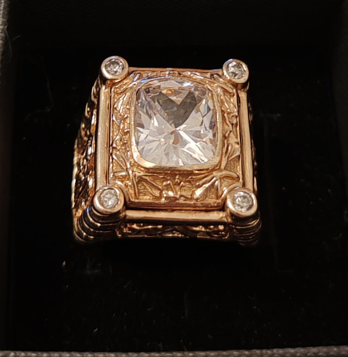 Изключително красив и масивен златен пръстен 14 карата 25.54 грама