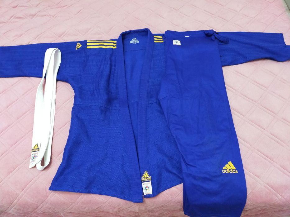 Продам кимоно новое