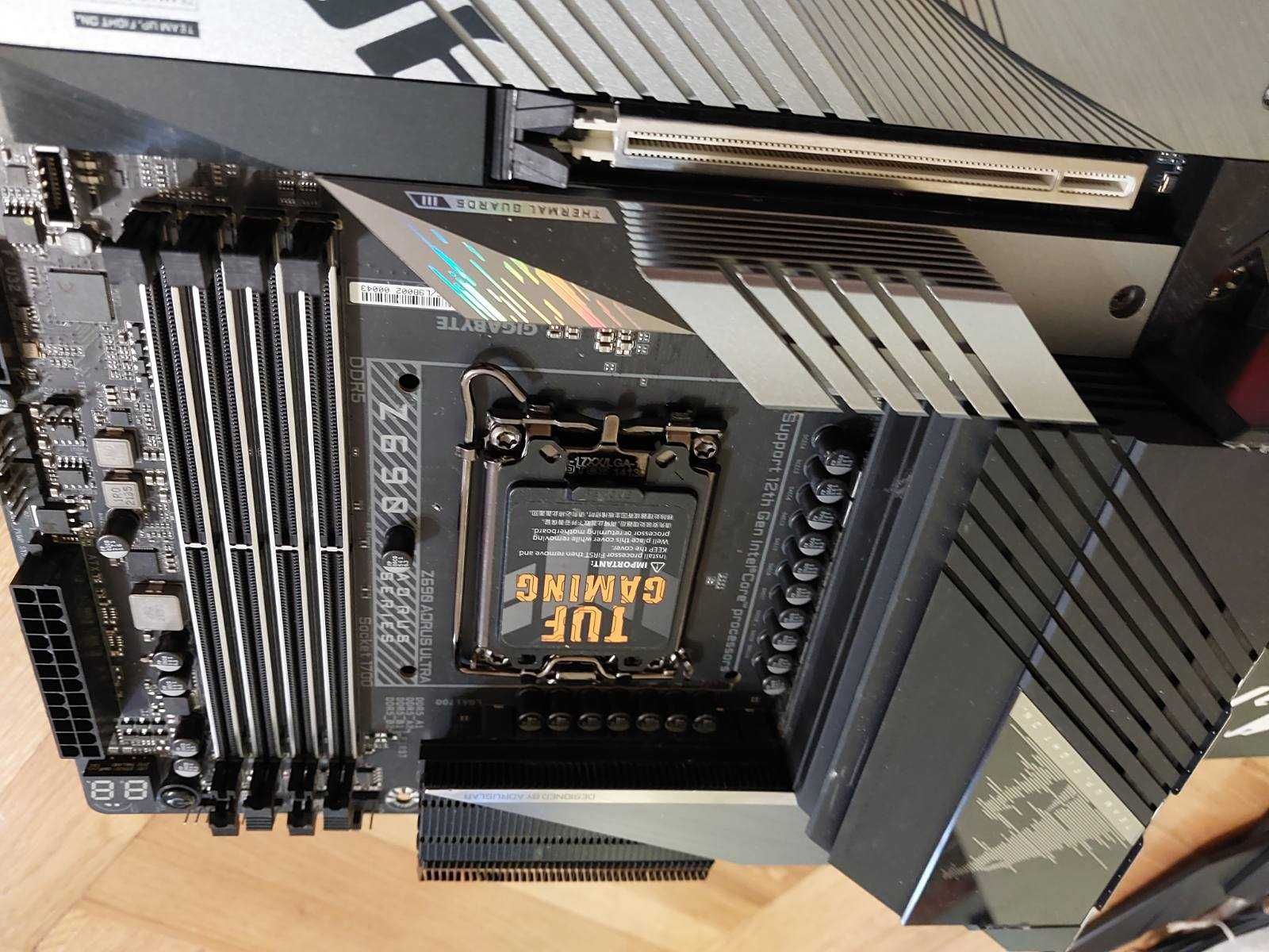 Intel Core i7 12700K + Gigabyte Z690 Aorus ULTRA Wi-Fi,  DDR5