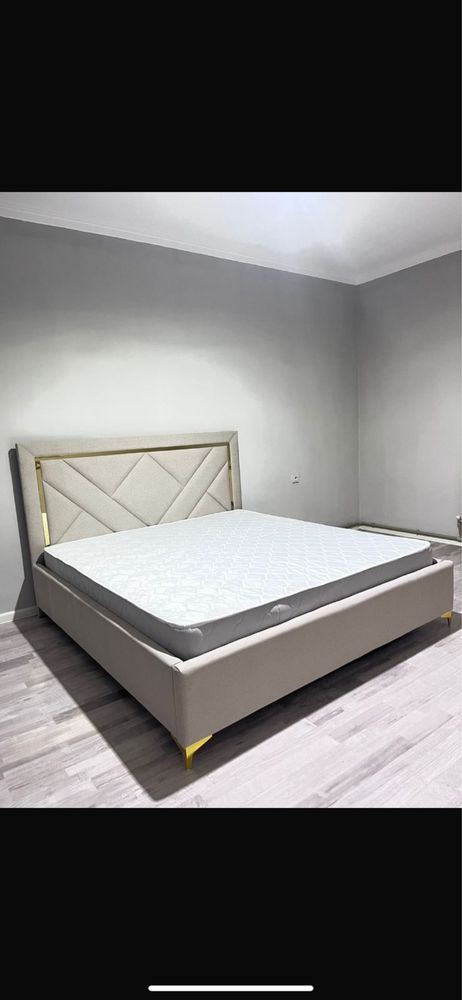Кровать 180/200,с матрасом,почти как новый
