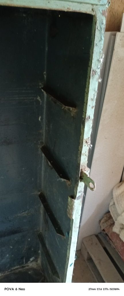 Инструментальная шкаф