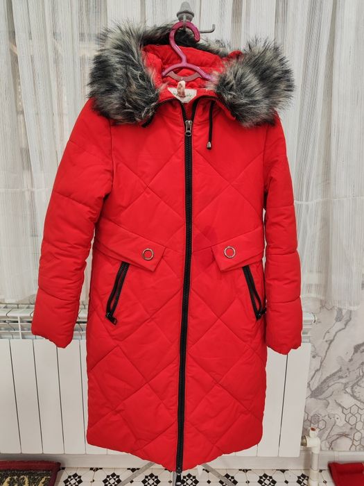 Qizla uchun kurtka sotiladi