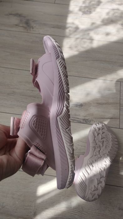 Спортни розови сандали