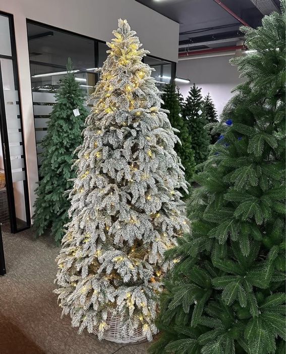 Ель новогодняя,литая,гирлянды