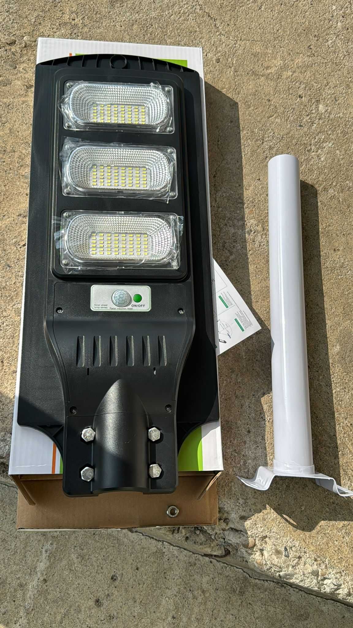 Lampa stradala cu panou solar si Proiector cu panou solar