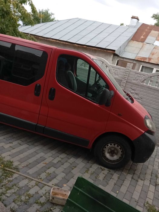 Vând Opel vivaro 8+1