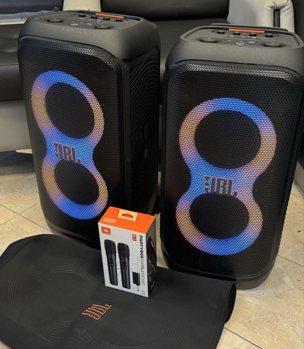 Продавам 2 броя JBL PARTYBOX 320
