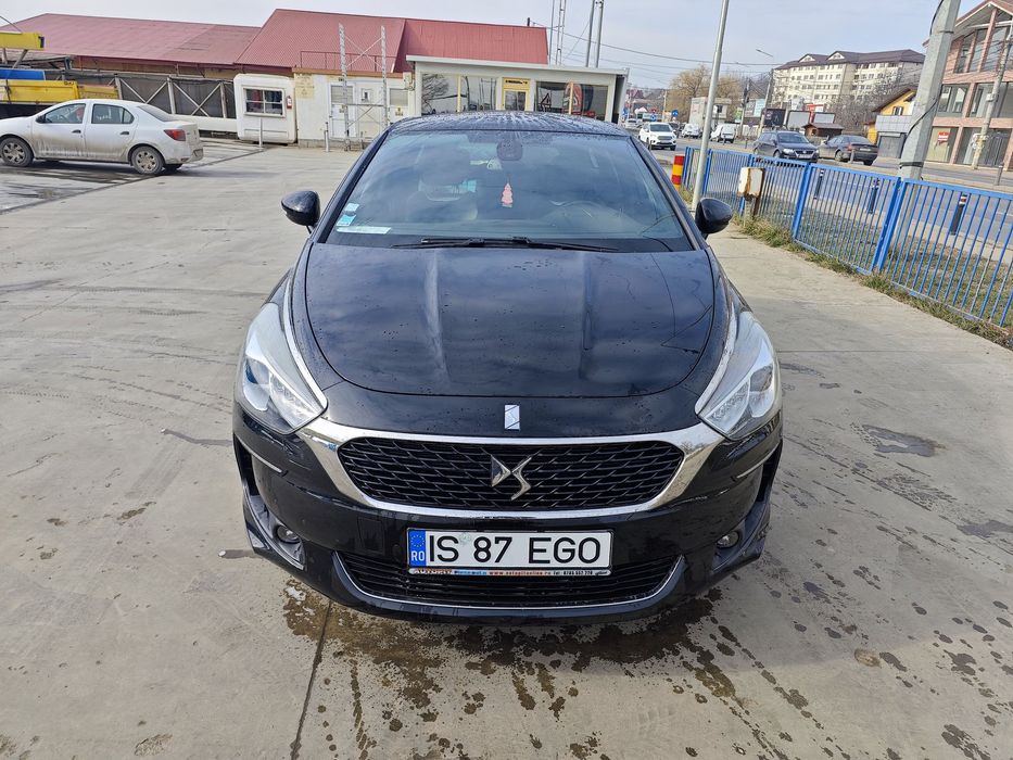 Citroën DS5 Citroën DS5 • 2015 • 2.0 HDI 180 CP • Automată • So Chic  Descriere: