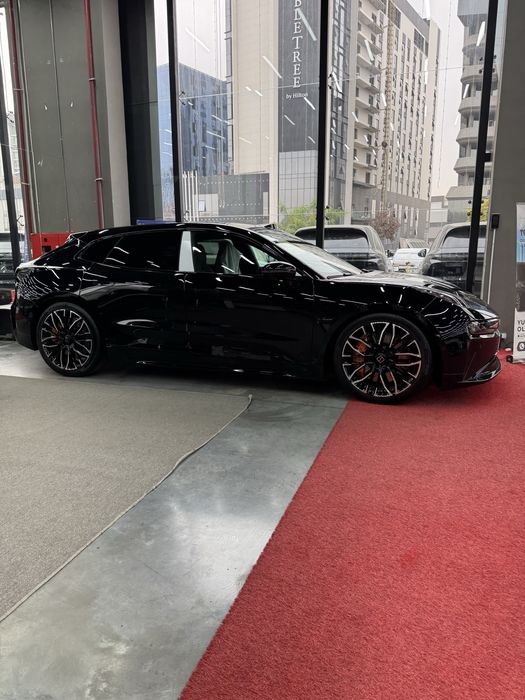 Zeekr 001 You позиция