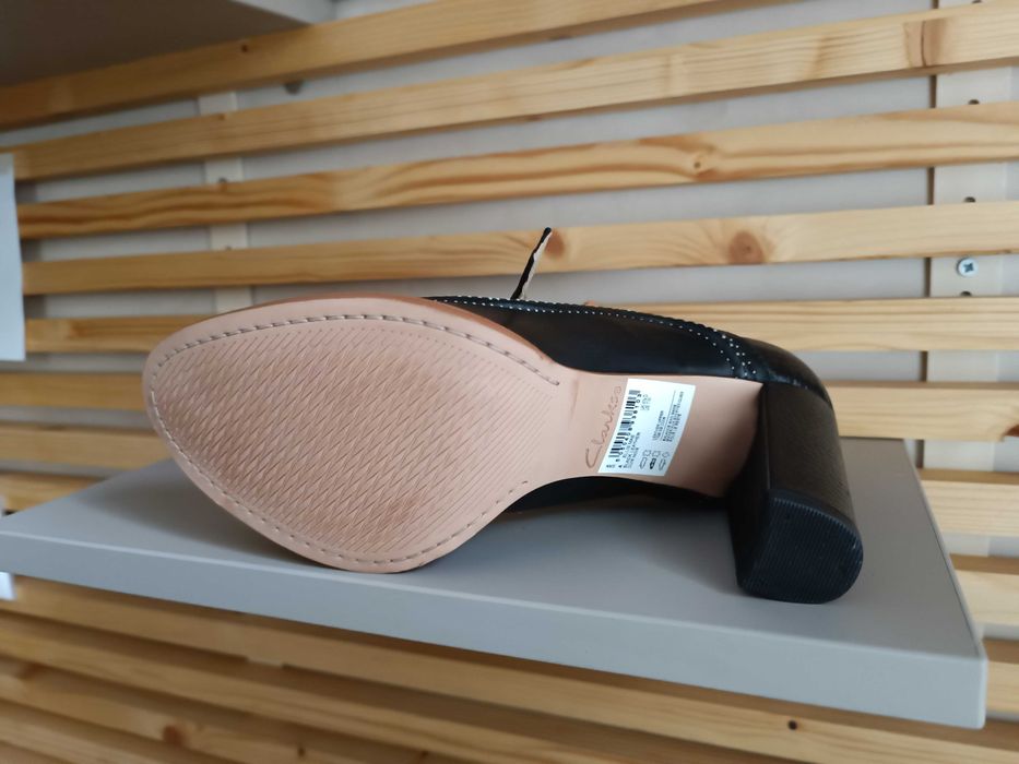 Дамски обувки Clarks, отговарят на 36 номер, естествена кожа
