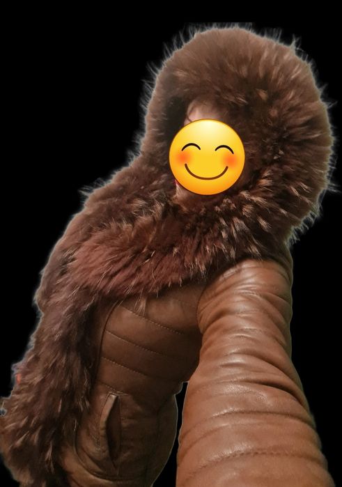 Дамско яке,от естествена кожа ,с богата яка-качулка с естествен косъм