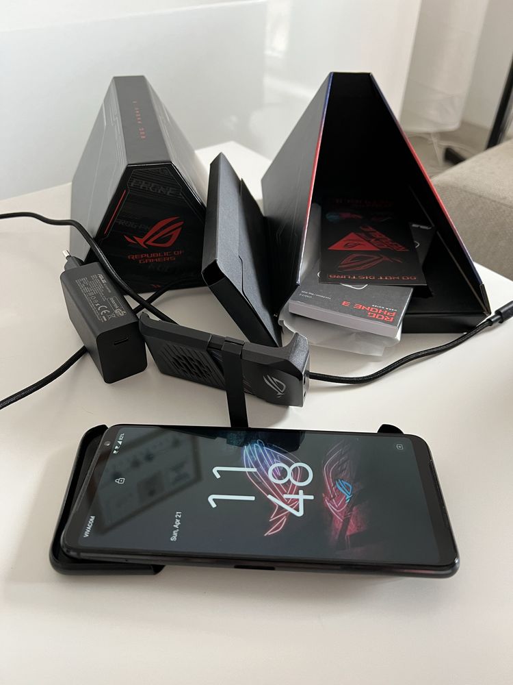 Телефон Asus Rog Phone 3