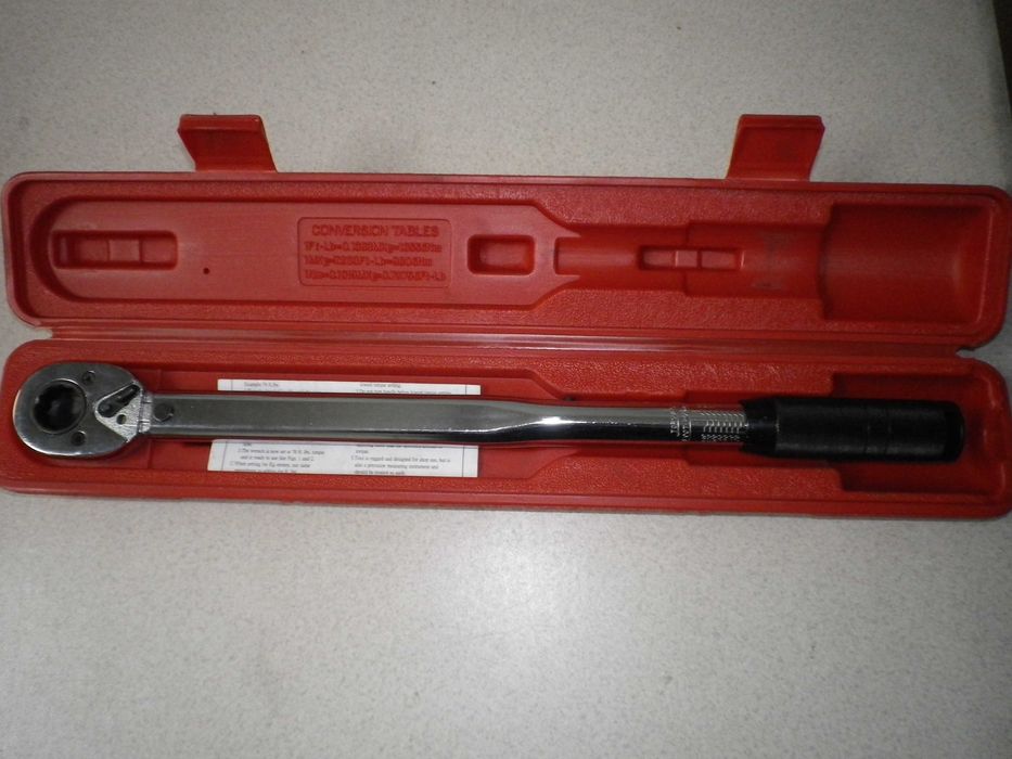 Динамометричен ключ NIELSEN с обхват от 14 Nm до 207 Nm