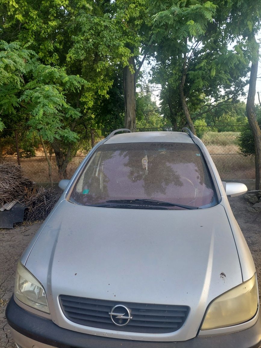 Vand Opel Zafira an 2002 cu motor 1.9 pentru piese schimb