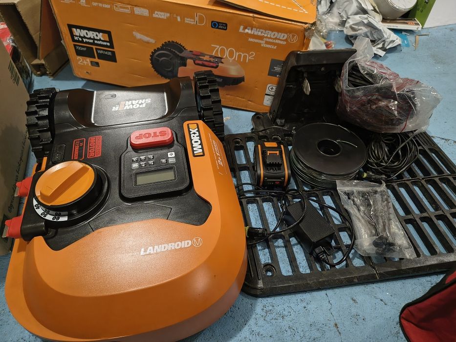 Косачка робот Worx Landroid M700, Ширина на косене 18 см, Батерия 20 V