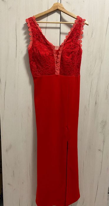 Schimb sau Vând urmatoarele rochite