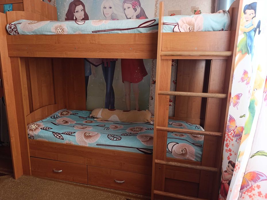 Двухъярусная кровать