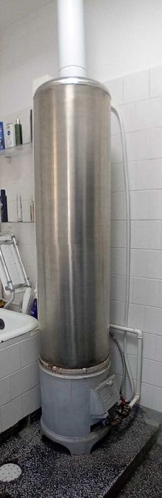 Cazan de baie din inox, capacitate 100 de litri.