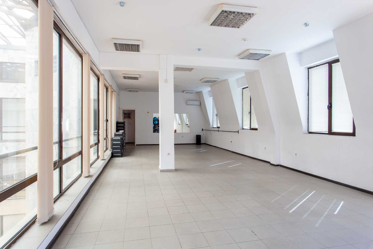 Дава се под наем Заведение в София, Манастирски ливади - 350 кв.м за 30.6 € - Снимка #1