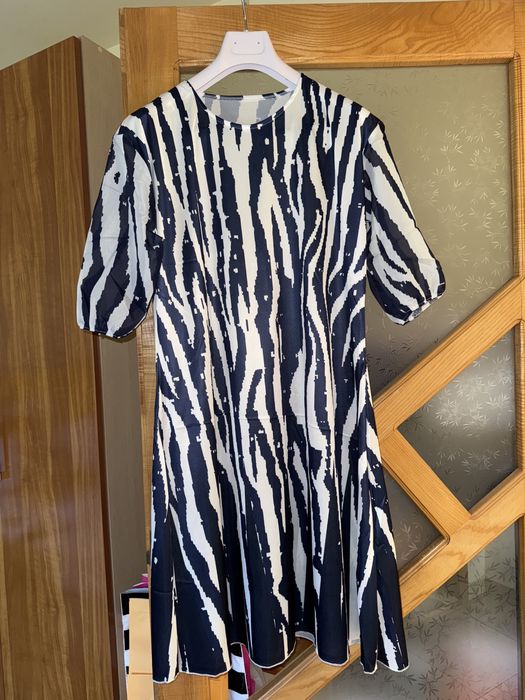 Rochie dreapta cu maneci organza