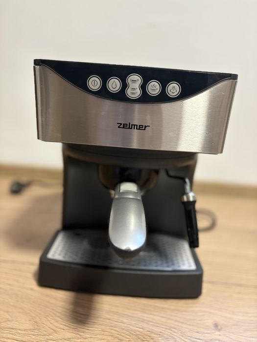 Vand 2 aparate de cafea