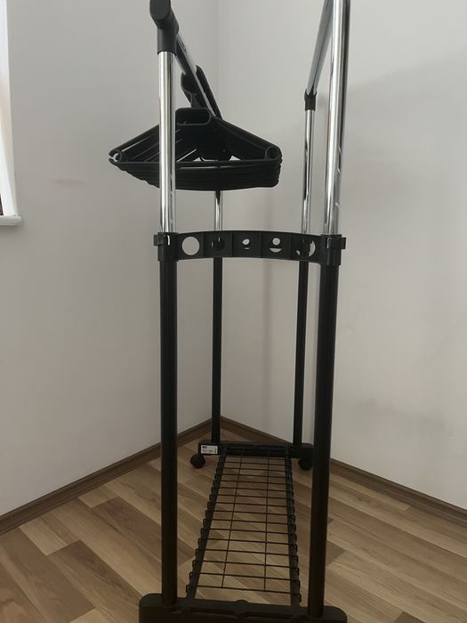 Стойка за дрехи и закачалки