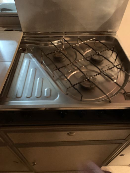 Кухня за каравана -  хладилник, мивка, котлони