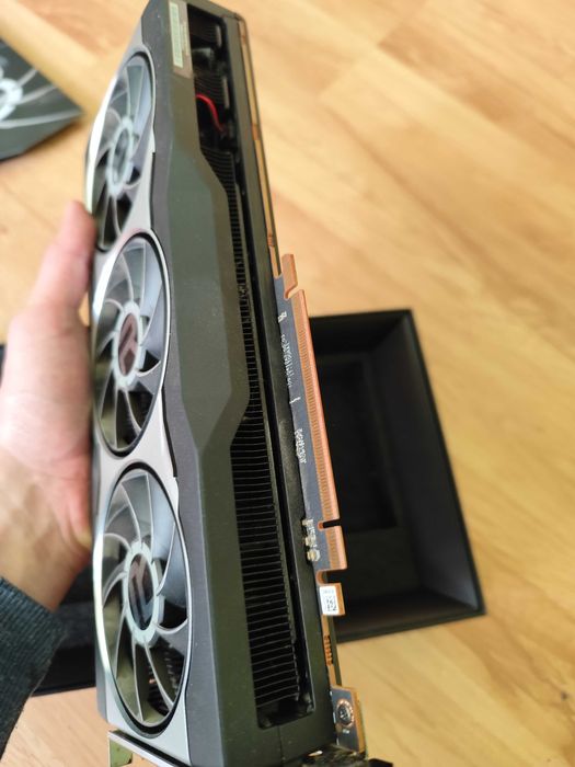 Видео карта rx6800 AMD