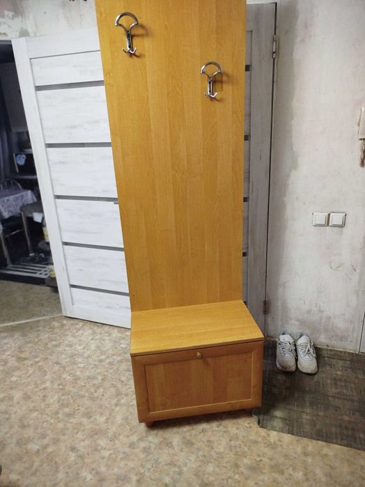 Прихожая с тумбой