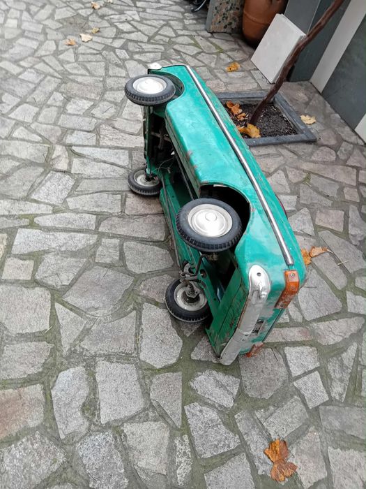 Ретро кола с педали москвич