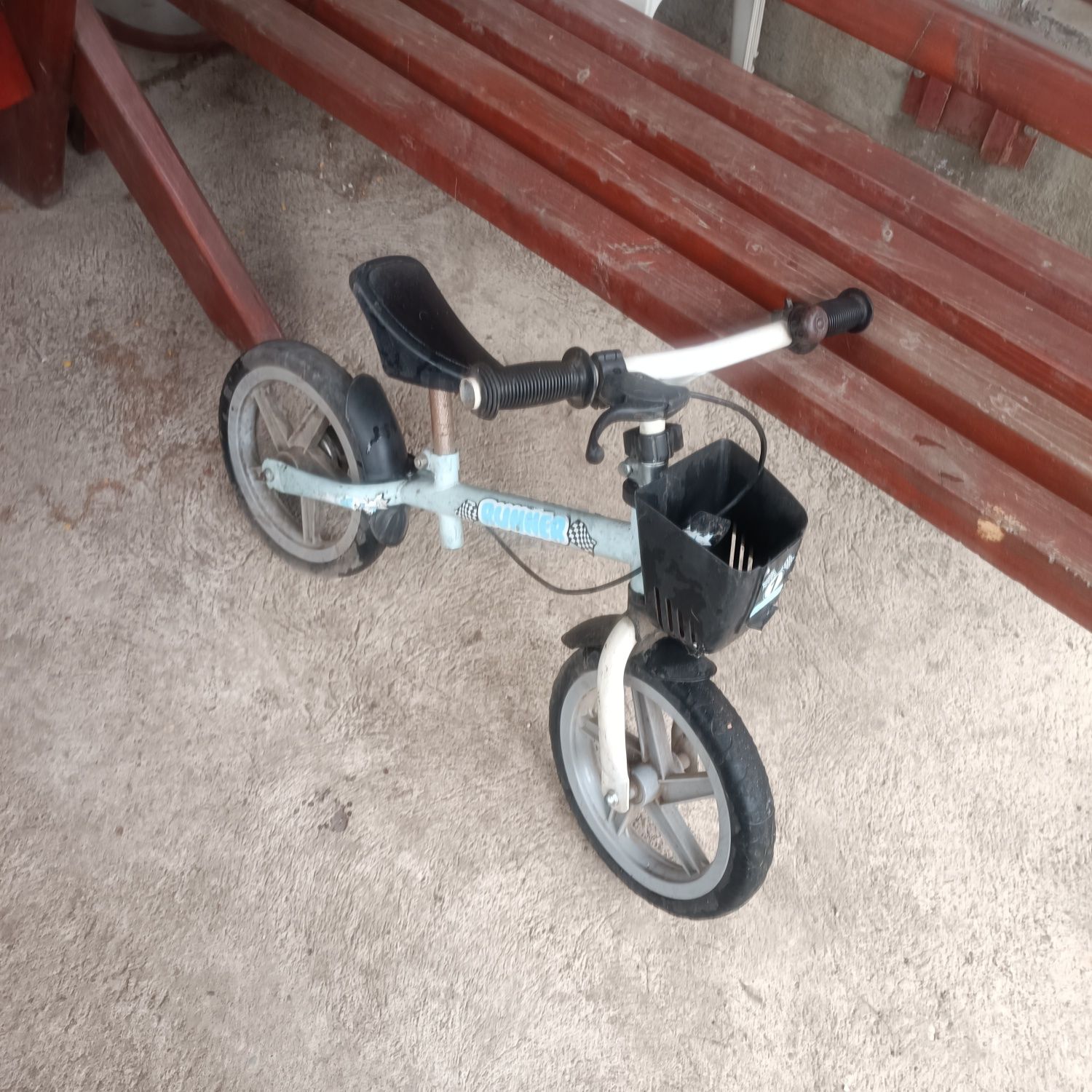 Bicicleta echilibru defectă