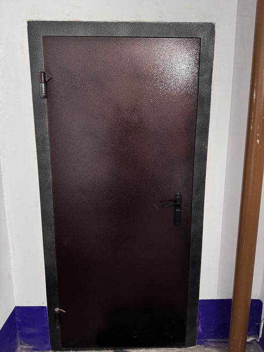 Продам входную дверь