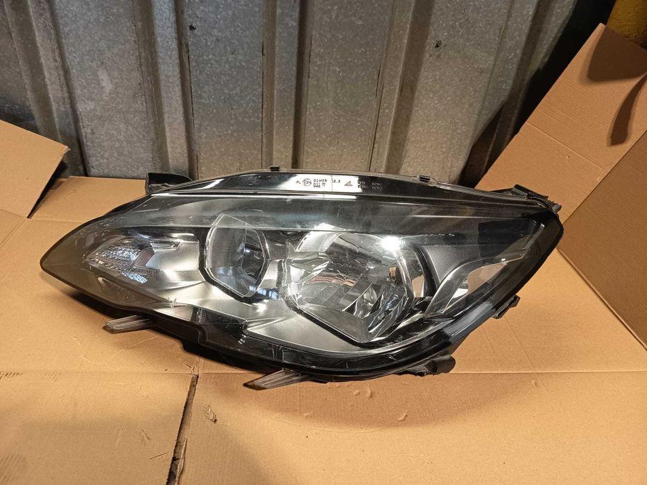 far stanga peugeot 308