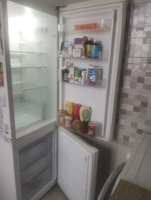 Vand frigider  perfect funcțional