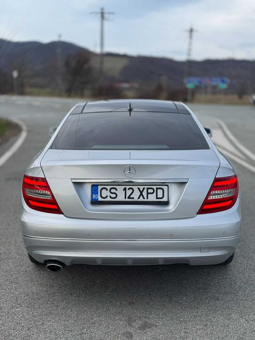 Mercedes C220 CDI W204 Coupe 99 k km Distronic Panoramic LED