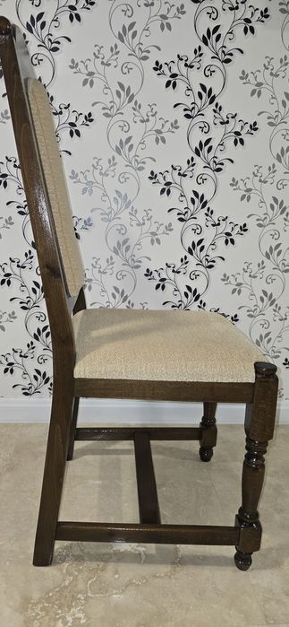 Vând scaune din lemn masiv